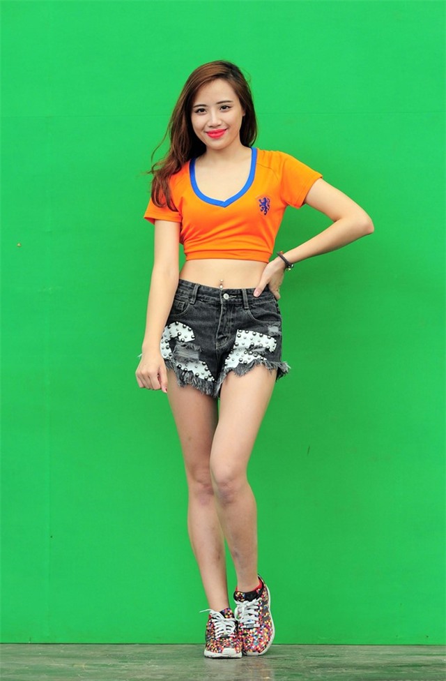 Ban gai ca si Quang Le ‘nong cung EURO 2016’ hinh anh 9