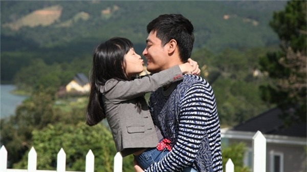 Cô con gái lớn Bảo Anh từng được&nbsp;xuất hiện cùng bố trong&nbsp;một số chương trình truyền hình.