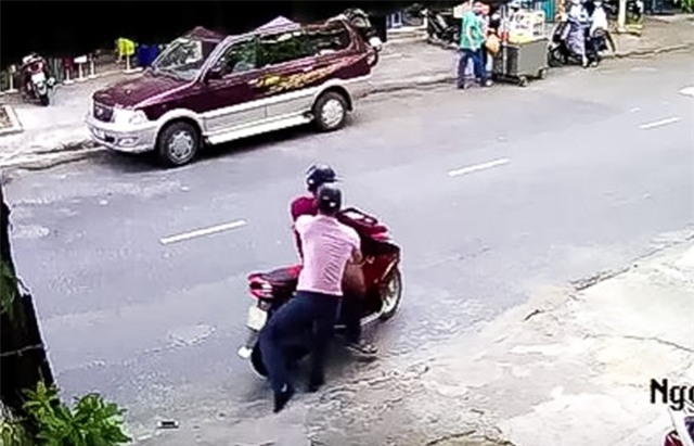 Truy lung 2 ten cuop tui xach tao ton o Da Nang hinh anh 1