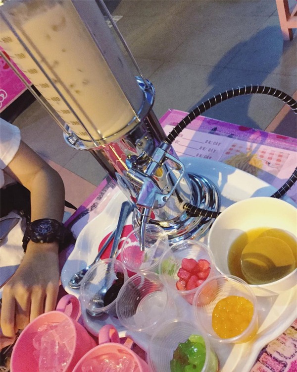 4 loại trà sữa lạ ơi là lạ đang sốt xình xịch ở Sài Gòn -5