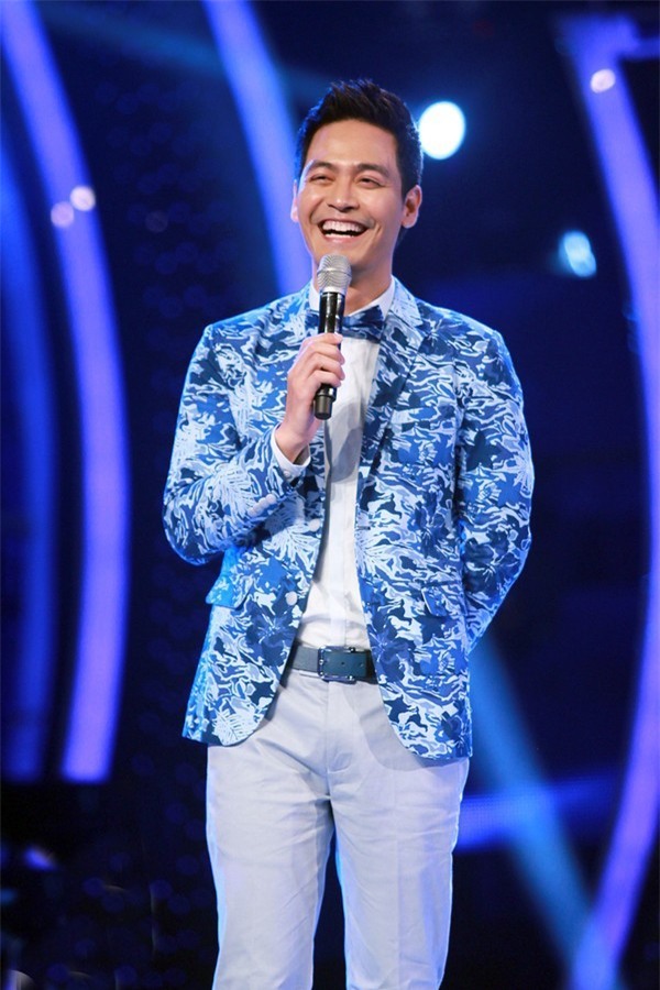 Phan Anh - quy ong sac mau tren san khau hinh anh 8