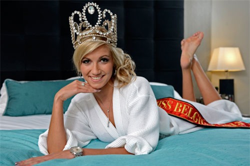 can canh ve dep ban gai hoa hau cua “sao” atletico madrid hinh anh 6