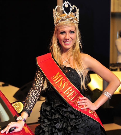 can canh ve dep ban gai hoa hau cua “sao” atletico madrid hinh anh 9