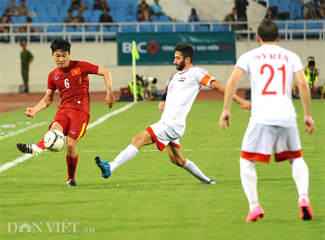 nhung khung hinh an tuong tran dt viet nam thang syria 2-0 hinh anh 5
