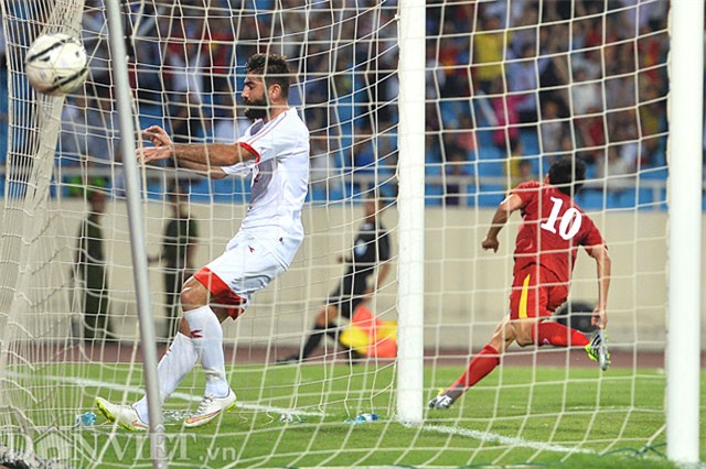 nhung khung hinh an tuong tran dt viet nam thang syria 2-0 hinh anh 7