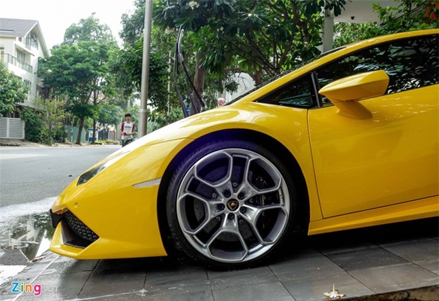 Sieu xe Lamborghini Huracan truoc nha Cuong Dola hinh anh 4