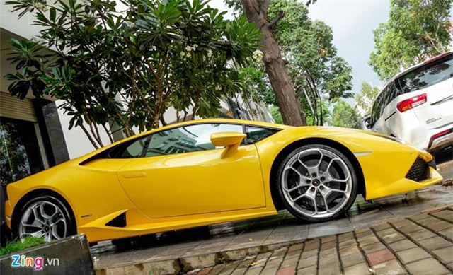 Sieu xe Lamborghini Huracan truoc nha Cuong Dola hinh anh 5