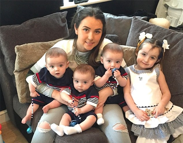 Trường hợp cực hiếm: Anh em sinh ba giống nhau tuyệt đối - Ảnh 2.