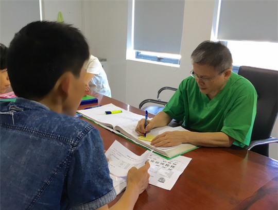 nam thanh nien gay “sung” vi lam “chuyen ay” qua sung - 2