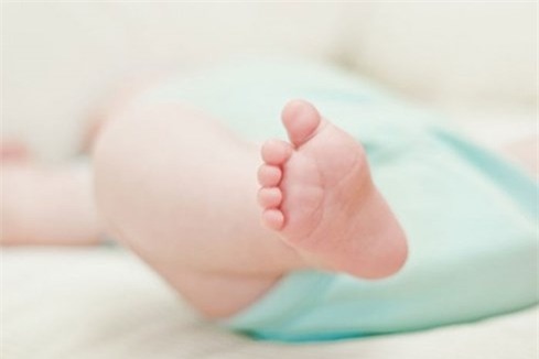 Bé trai 1 tuổi đã dậy thì giống đàn ông 25 tuổi  - ảnh 1