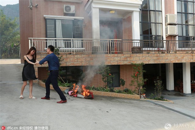 Nữ sinh Đại học đốt đống túi hàng hiệu Louis Vuitton, Prada, Hermes... để đòi ly hôn với chồng giàu - Ảnh 2.