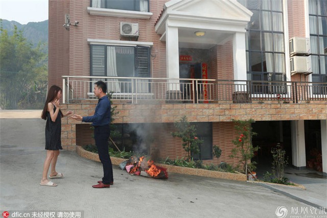 Nữ sinh Đại học đốt đống túi hàng hiệu Louis Vuitton, Prada, Hermes... để đòi ly hôn với chồng giàu - Ảnh 3.