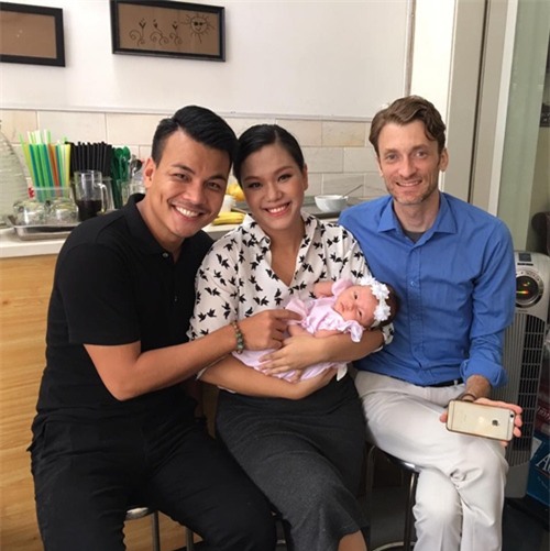 phuong vy khoe anh can mat con gai 1 thang tuoi - 9