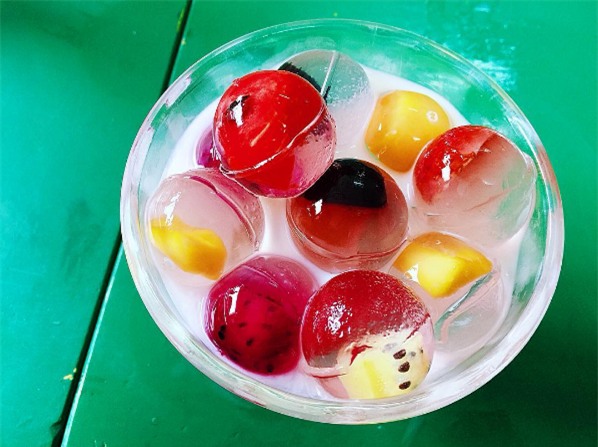 Nắng muốn xỉu thế này, ăn gì ở Hà Nội để bớt nóng đây? - Ảnh 2.