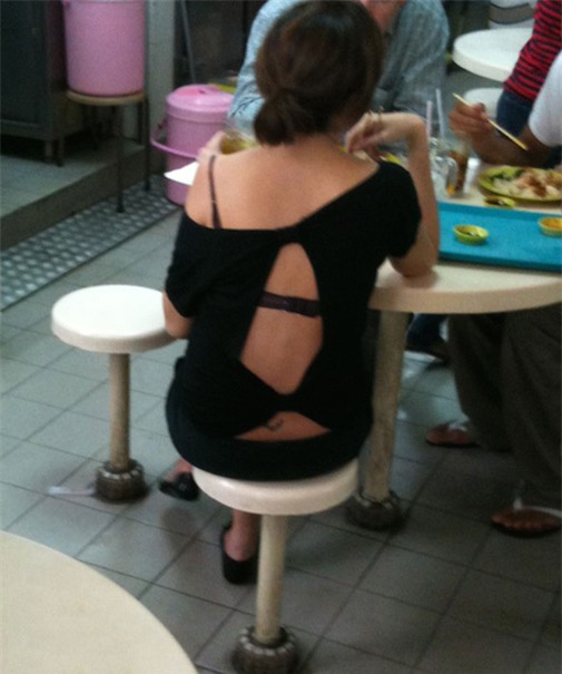 mặc cũng như không