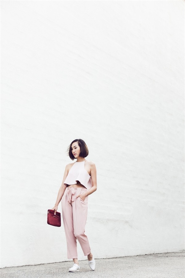 chriselle_lim_blush_outfit_white_shoes_full_pink_day