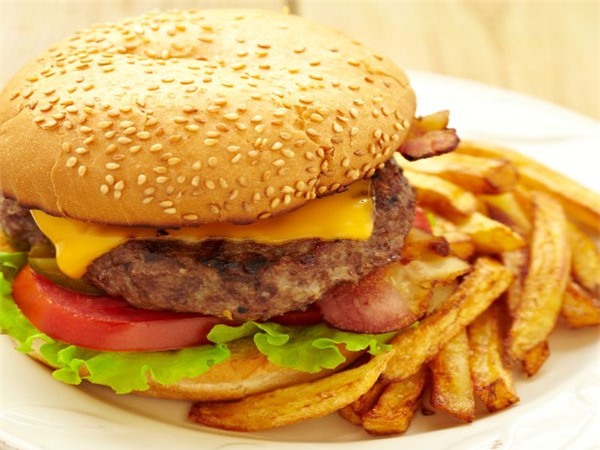 7 thuc pham nen han che khi thoi tiet nang nong hinh anh 3