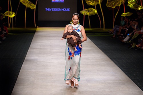 Sao Việt rộ mốt mang con lên sàn diễn thời trang - 7