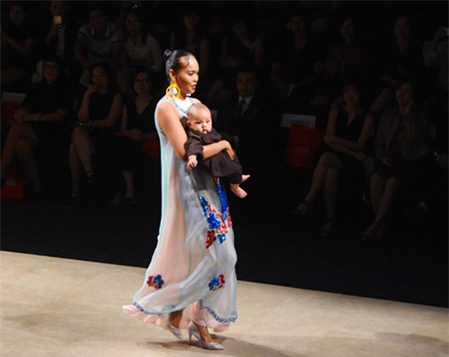 Sao Việt rộ mốt mang con lên sàn diễn thời trang - 9