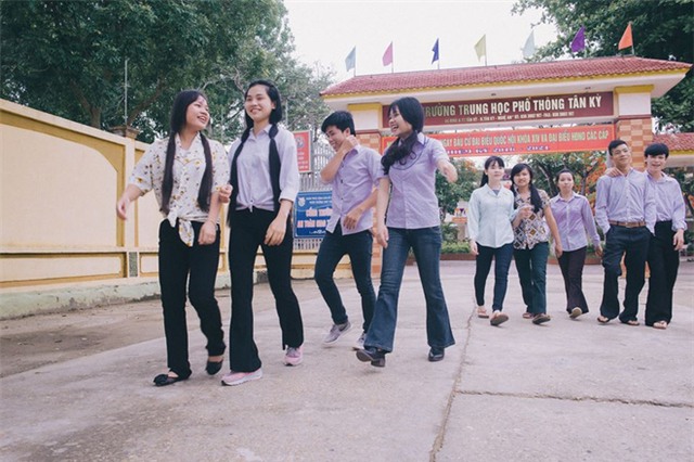 Ảnh kỷ yếu của bố mẹ chúng mình cách đây 30 năm trông thế nào? - Ảnh 2.