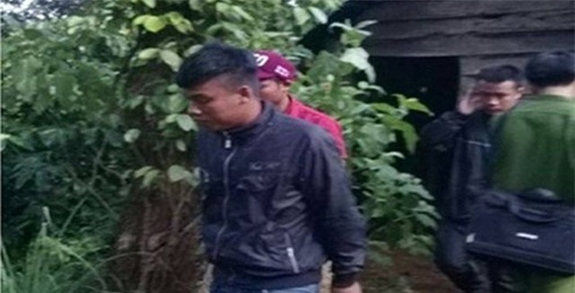 Đến rủ con gái đi chơi, hiếp dâm mẹ