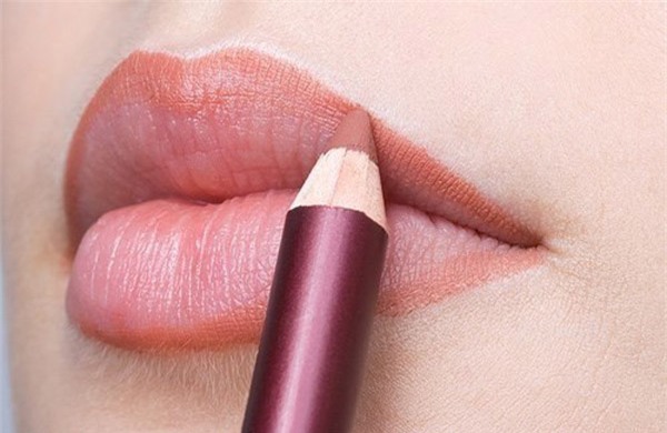 Có phải người môi mỏng thì bạc tình bạc nghĩa