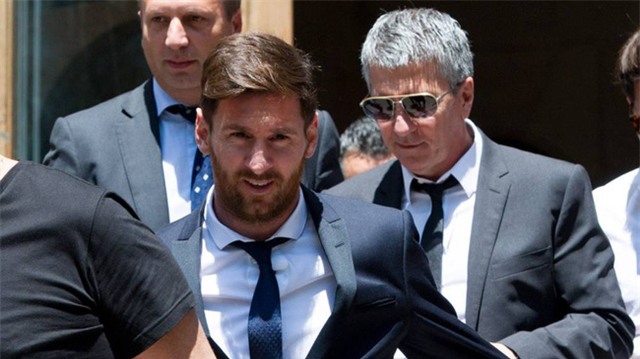 Messi mệt mỏi, dáo dác nhìn quanh khi phải hầu tòa vì trốn thuế - Ảnh 5.