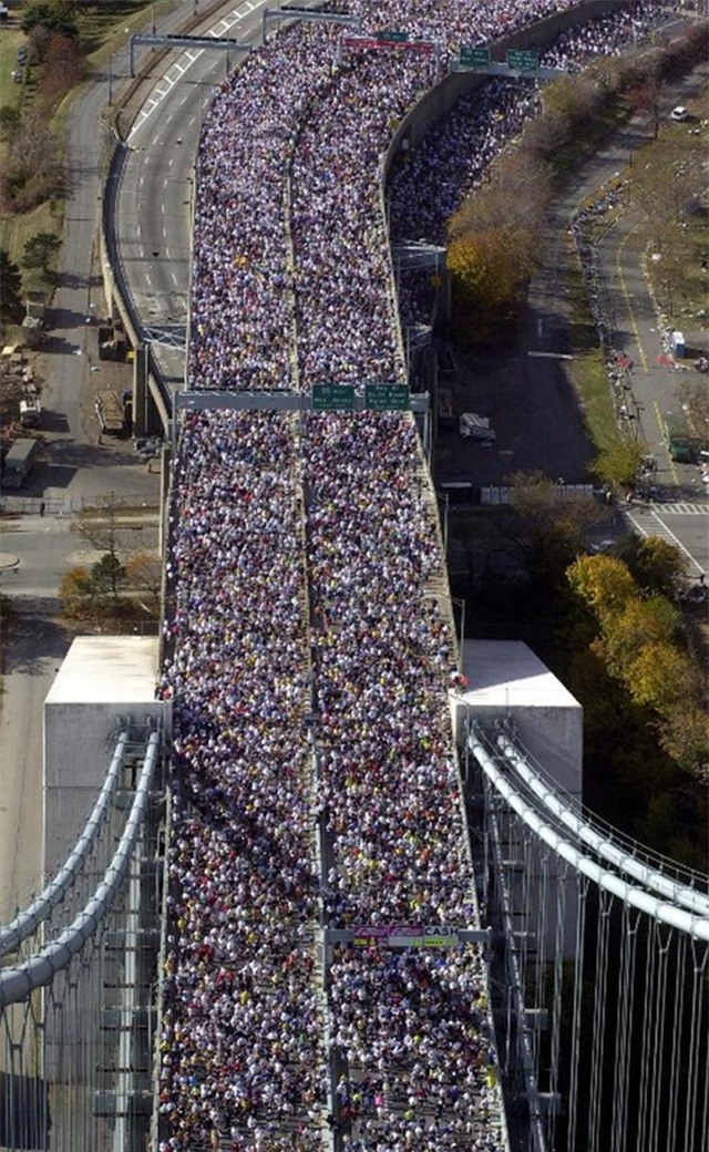 Nghẹt thở trước cảnh tượng 50.000 người chạy qua cây cầu nổi tiếng New York - Ảnh 5.