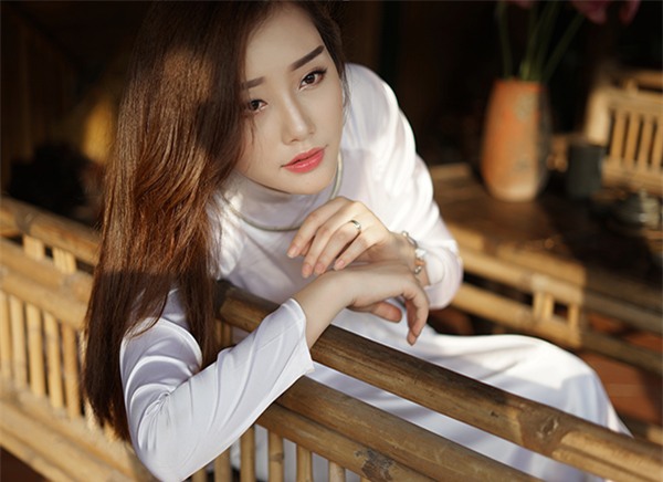 Bộ ảnh áo dài của Trương Kim Ngân (nick-name là Ngân Búng) vừa được chia sẻ đã hút hàng ngàn Like trên mạng xã hội.