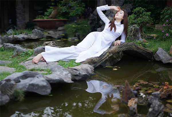 Lợi thế về vóc dáng, chiều cao của Kim Ngân (sinh năm 1993) được thể hiện trong bộ ảnh này.