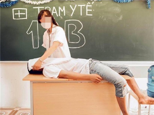 Như là đóng giả xác chết