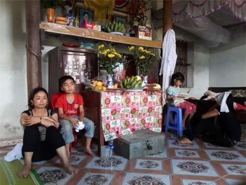 Tang thương bao trùm xóm nhỏ có 5 người chết nghi bị điện giật - Ảnh 1