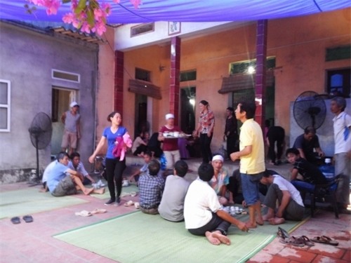 Tang thương bao trùm xóm nhỏ có 5 người chết nghi bị điện giật - Ảnh 2