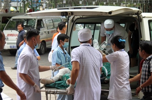 nu-nhan-vien-benh-vien-bi-chong-cu-khong-che-tuoi-xang-dot