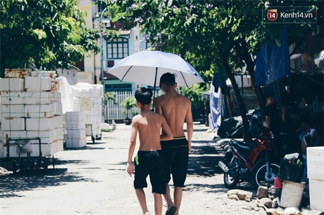 Những xóm trọ nghèo giữa trời 40 độ, hầm hập như cái lò thiêu! - Ảnh 11.