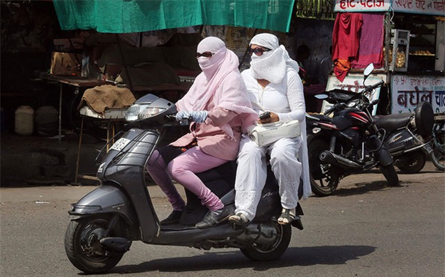Chùm ảnh: Những hình ảnh nắng nóng khủng khiếp chỉ có ở Ấn Độ - Ảnh 10.