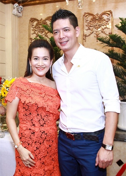 Cuộc sống gia đình của Bình Minh cũng được coi là khá viên mãn khi ổn định với vợ đẹp, con ngoan.