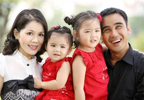 Mặc dù bận rộn công việc nhưng nam MC luôn cố gắng dành tối đa thời gian để chăm sóc con cái, vun vén hạnh phúc cho tổ ấm của riêng mình.