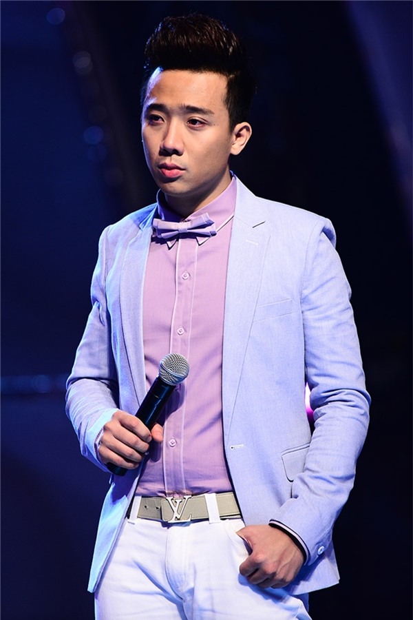 Không chỉ được yêu thích bởi sự hóm hỉnh khi dẫn chương trình, Trấn Thành còn được nhiều fan hâm mộ vì ngoại hình điển trai, cuốn hút.