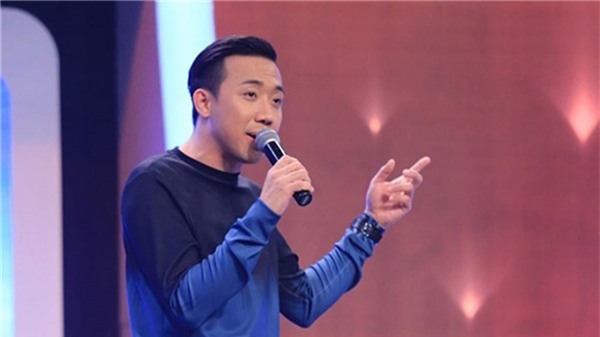 Một bầu show từng tiết lộ cát-xê để Trấn Thành tham gia một chương trình bên ngoài là 6.000 USD (hơn 130 triệu đồng). Mỗi lần xuất hiện trên sóng truyền hình của nam MC cũng giúp anh thu về hơn 30 triệu đồng.