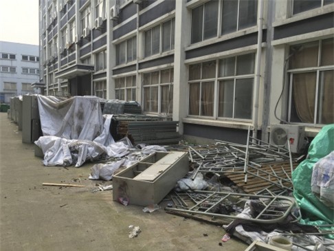 Cuộc sống như gia cầm của công nhân nhà máy sản xuất iPhone - Ảnh 8.