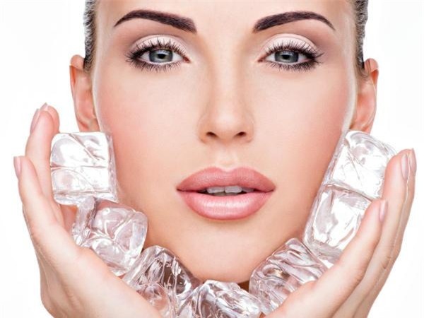 5 công thức từ sữa giúp bạn tạm biệt đôi mắt sưng phồng