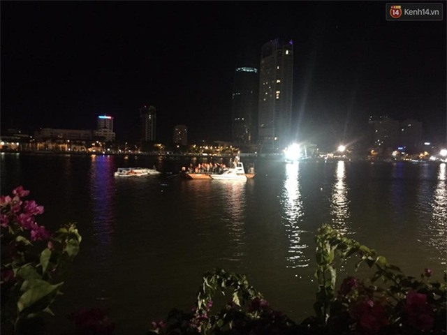 Lật tàu trên sông Hàn: Tàu chở quá tải, nạn nhân được cứu cho biết khách không được phát áo phao - Ảnh 1.