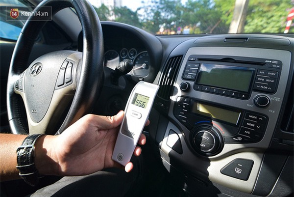 Dân mạng thi nhau làm thí nghiệm thử sức nóng khủng khiếp của Hà Nội