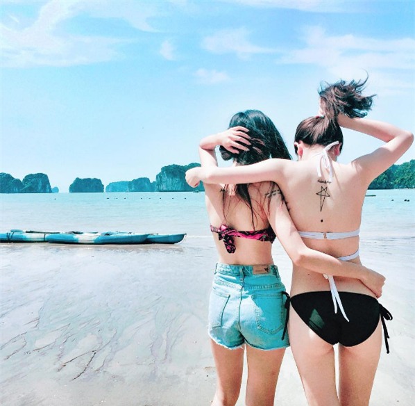 Tư thế chụp ảnh khoe dáng triệt để cùng bikini