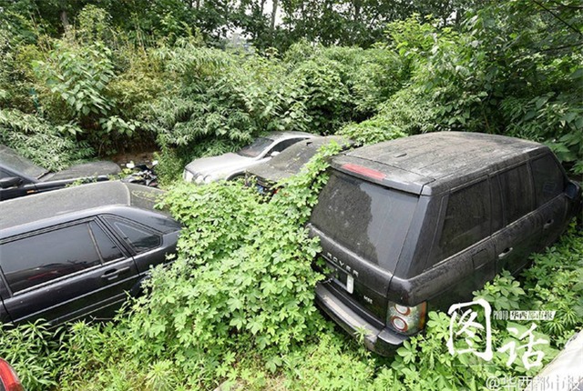 Không chỉ ở Dubai, tại Trung Quốc, người ta cũng vứt siêu xe lăn lóc ngoài đường - Ảnh 1.