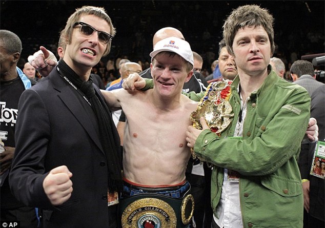 Choáng với bữa sáng ngồn ngộn thức ăn của nhà cựu vô địch thế giới quyền anh - Ảnh 1.