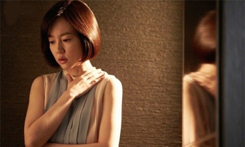 run ray chung kien canh chong om ap gai la qua khe cua - 1