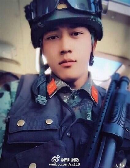 Soái ca quân nhân phiên bản Trung Quốc được khen đẹp trai hơn cả Song Joong Ki - Ảnh 6.