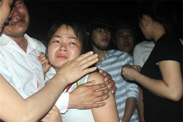 lat tau tren song han: 19 nguoi cung mot gia dinh tren tau hinh 1